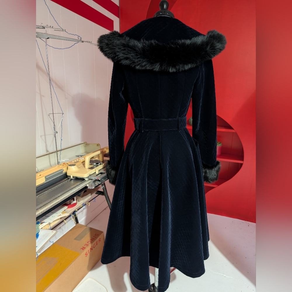 Elegant Dark Blue Fur-Trimmed Women's Coat - Picture 5 of 9